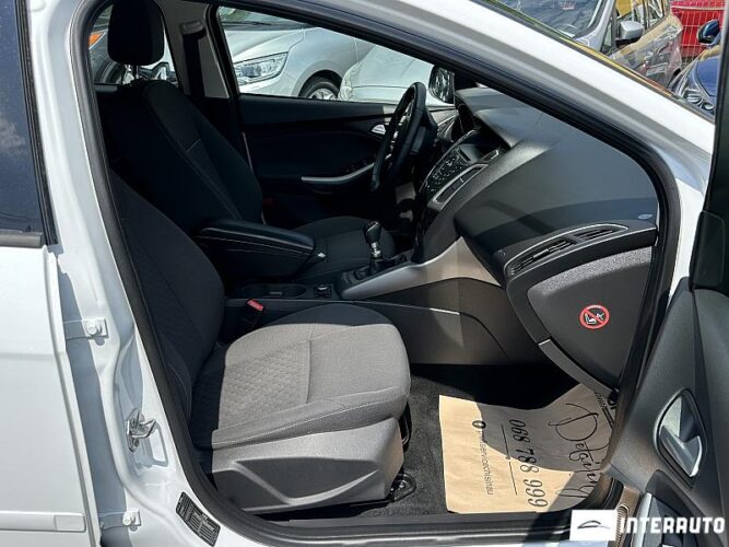 Ford Focus 44 interauto-car