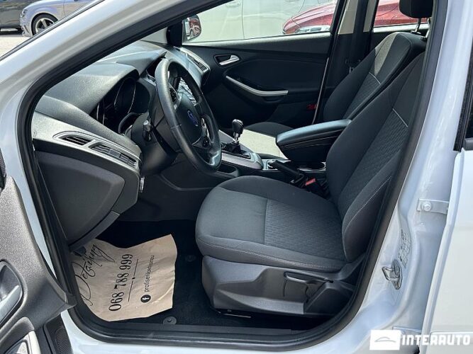 Ford Focus 34 interauto-car