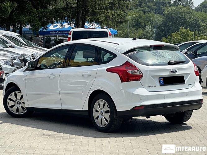 Ford Focus 33 interauto-car