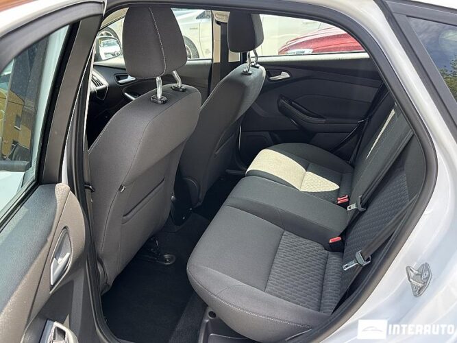 Ford Focus 42 interauto-car