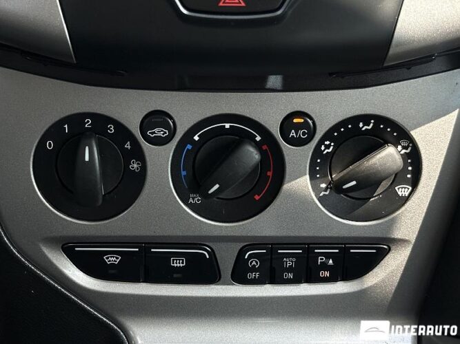 Ford Focus 39 interauto-car