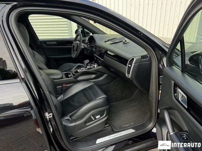 Porsche Cayenne 37 interauto-car