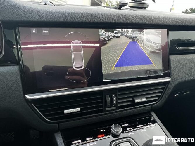 Porsche Cayenne 44 interauto-car