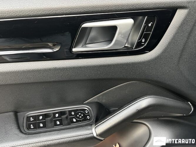 Porsche Cayenne 46 interauto-car
