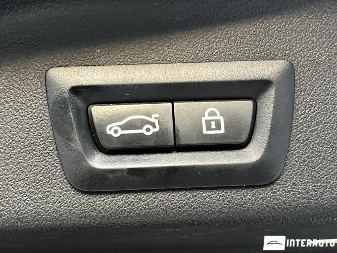 BMW X5 4.0i 52 interauto-car