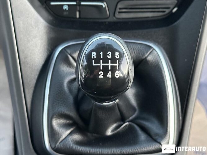 Ford Grand C-MAX 38 interauto-car