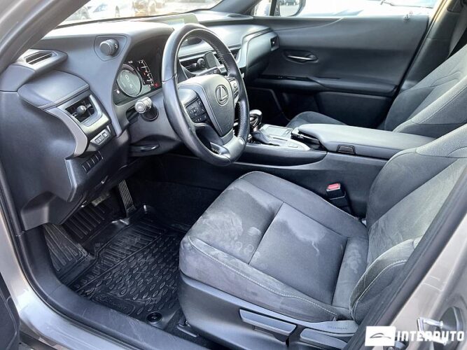 Lexus UX 250h 35 interauto-car