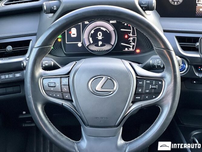 Lexus UX 250h 38 interauto-car