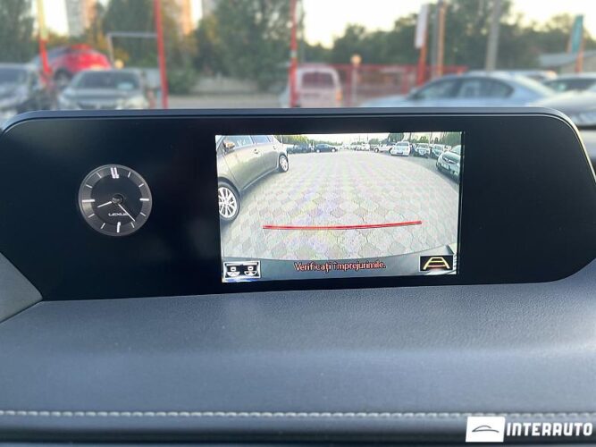 Lexus UX 250h 43 interauto-car