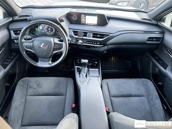 Lexus UX 250h 37 interauto-car