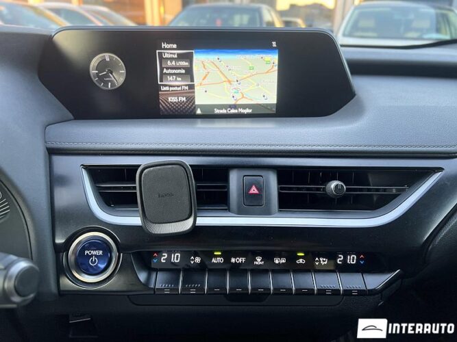 Lexus UX 250h 44 interauto-car