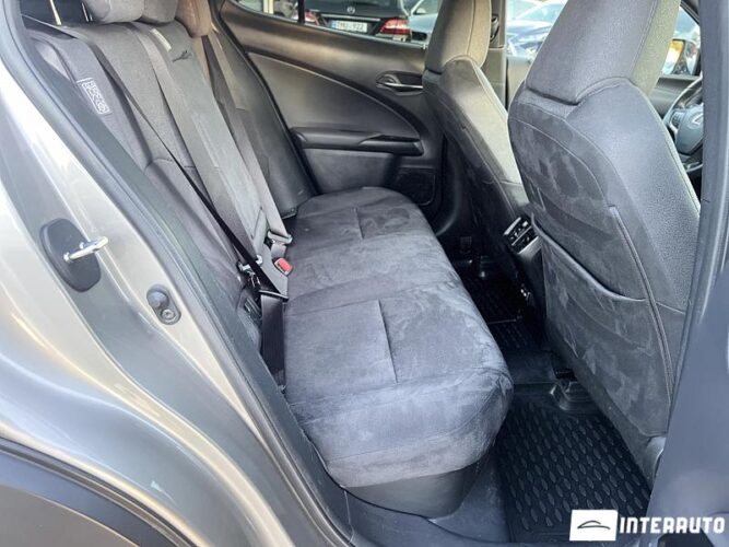 Lexus UX 250h 48 interauto-car