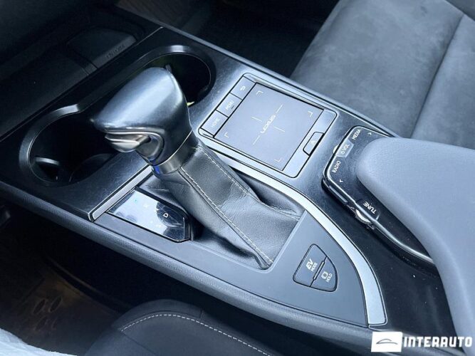 Lexus UX 250h 45 interauto-car