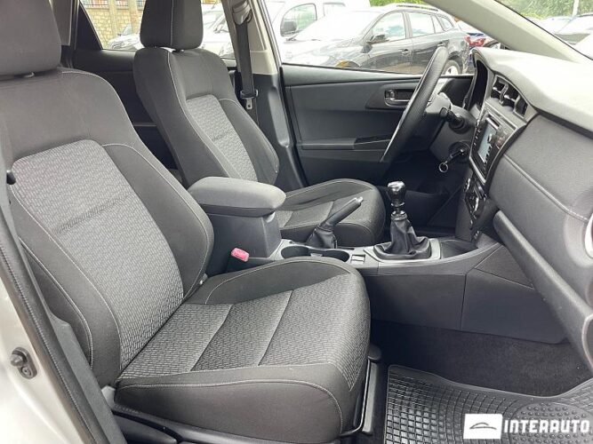 Toyota Auris 42 interauto-car