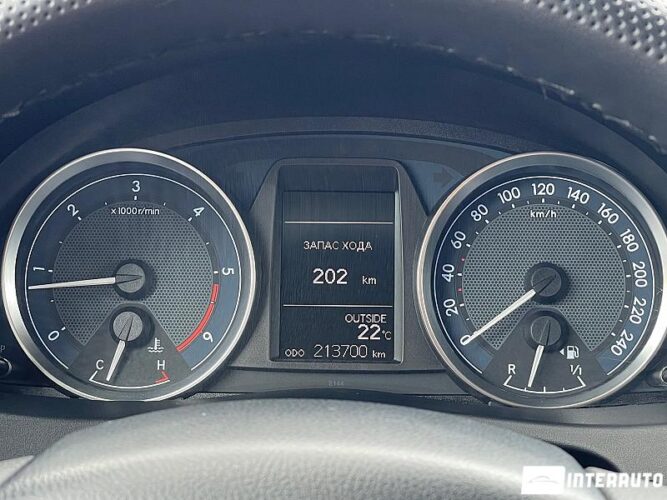 Toyota Auris 38 interauto-car