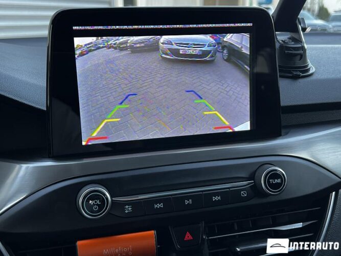 Ford Focus 41 interauto-car