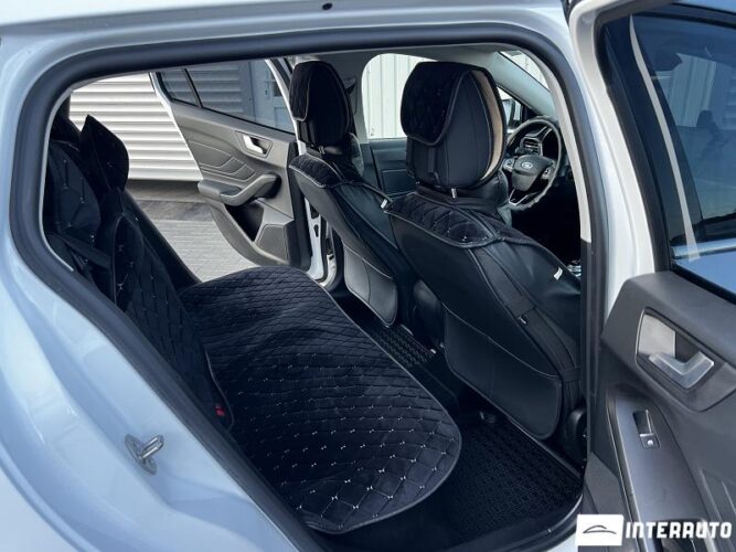 Ford Focus 38 interauto-car