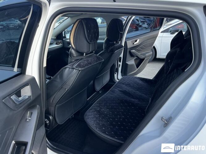 Ford Focus 37 interauto-car