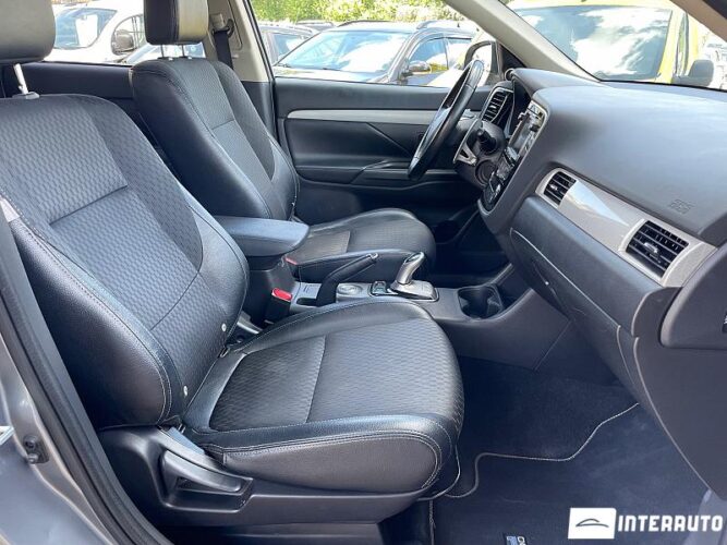 Mitsubishi Outlander 46 interauto-car