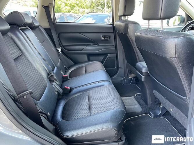 Mitsubishi Outlander 48 interauto-car