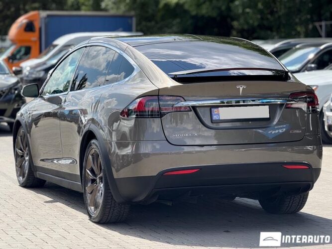 Tesla Model X 27 interauto-car