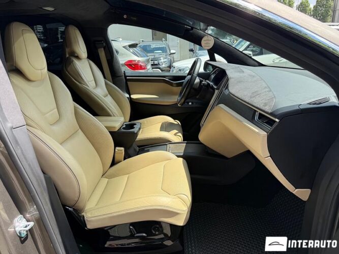 Tesla Model X 32 interauto-car