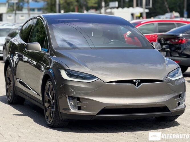 Tesla Model X 26 interauto-car
