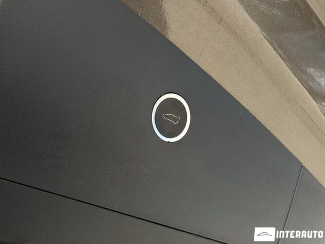 Tesla Model X 35 interauto-car