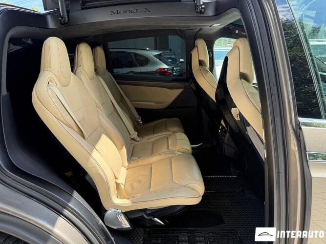 Tesla Model X 33 interauto-car