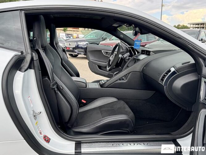 Jaguar F-Type 44 interauto-car