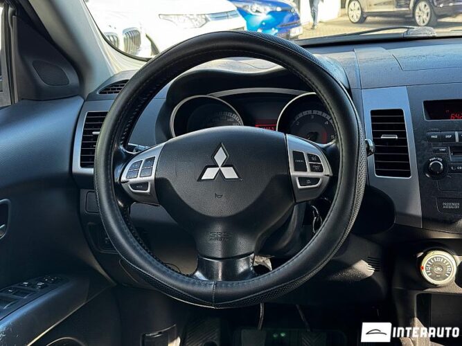 Mitsubishi Outlander XL 38 interauto-car