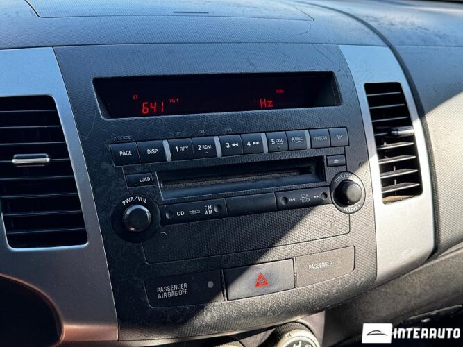 Mitsubishi Outlander XL 39 interauto-car