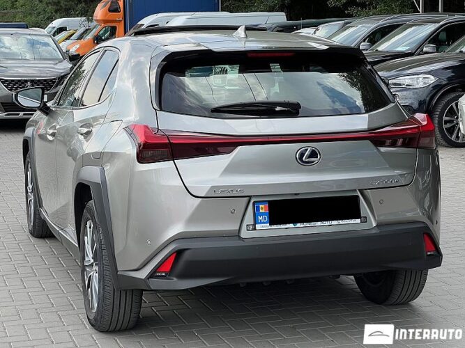 Lexus UX 300e 40 interauto-car