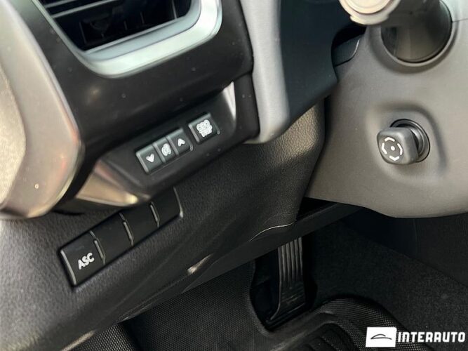 Lexus UX 300e 42 interauto-car