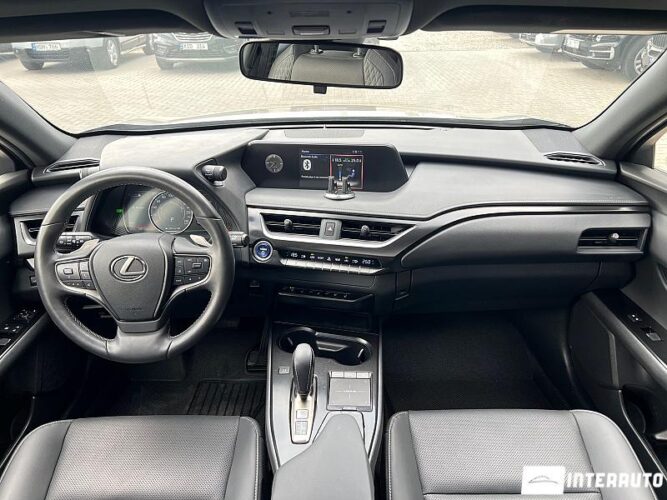 Lexus UX 300e 45 interauto-car
