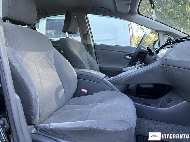 Toyota Prius 37 interauto-car