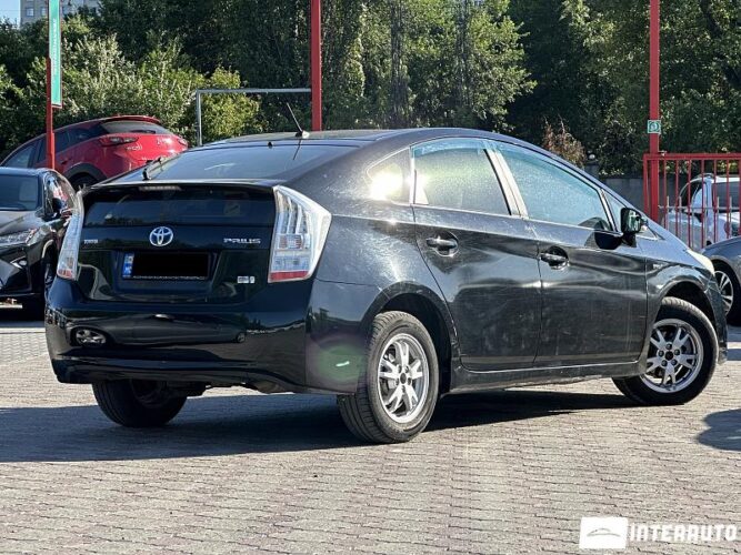 Toyota Prius 28 interauto-car