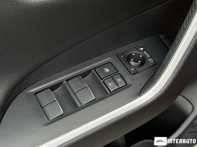 Toyota Rav-4 33 interauto-car