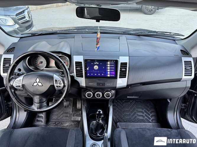 Mitsubishi Outlander 35 interauto-car