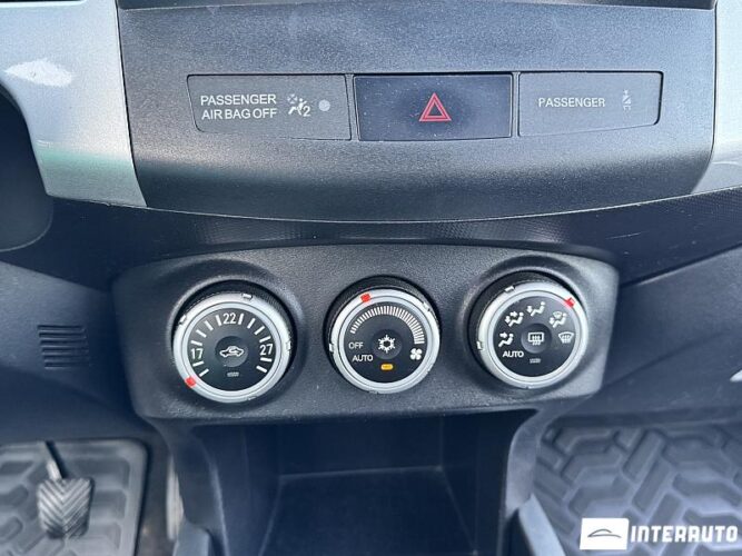 Mitsubishi Outlander 40 interauto-car