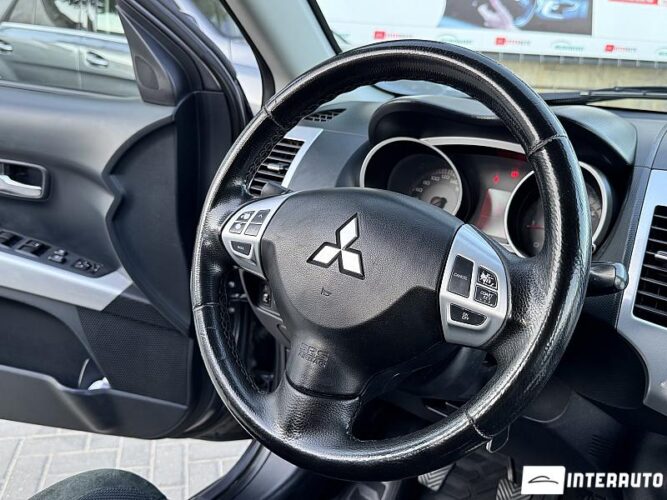 Mitsubishi Outlander 36 interauto-car