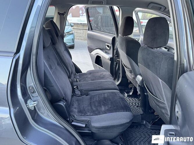 Mitsubishi Outlander 43 interauto-car