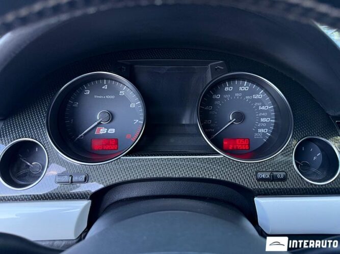 Audi S8 46 interauto-car