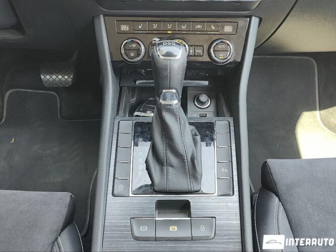 Skoda Superb 48 interauto-car