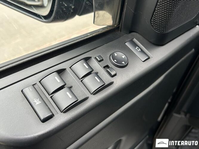 Land Rover Range Rover Vogue 37 interauto-car