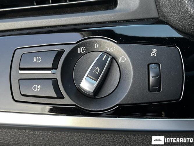 BMW X3 2.8i 40 interauto-car