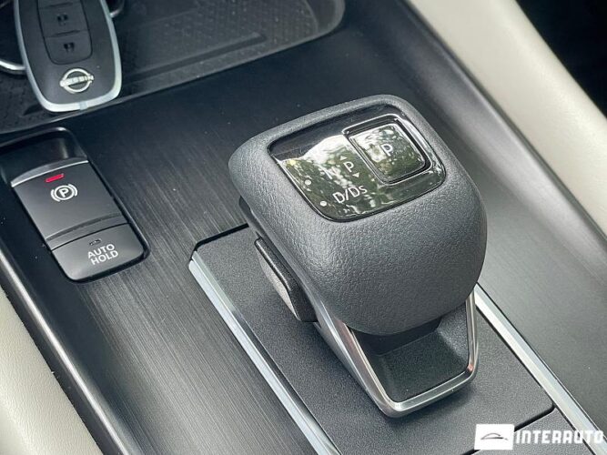 Nissan Qashqai 51 interauto-car