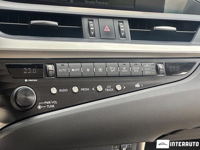 Lexus ES 300h 45 interauto-car