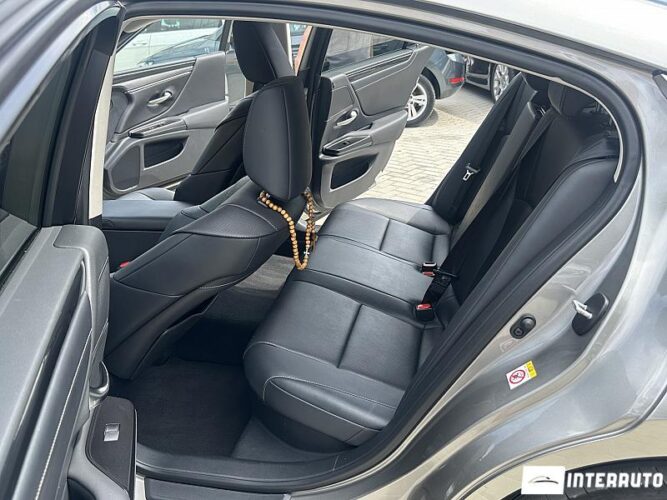 Lexus ES 300h 48 interauto-car