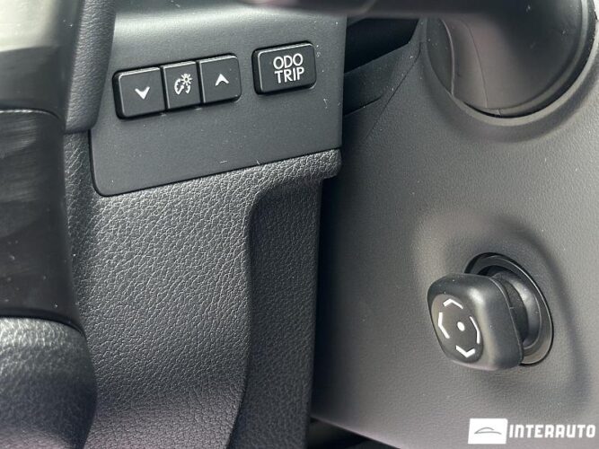 Lexus ES 300h 42 interauto-car